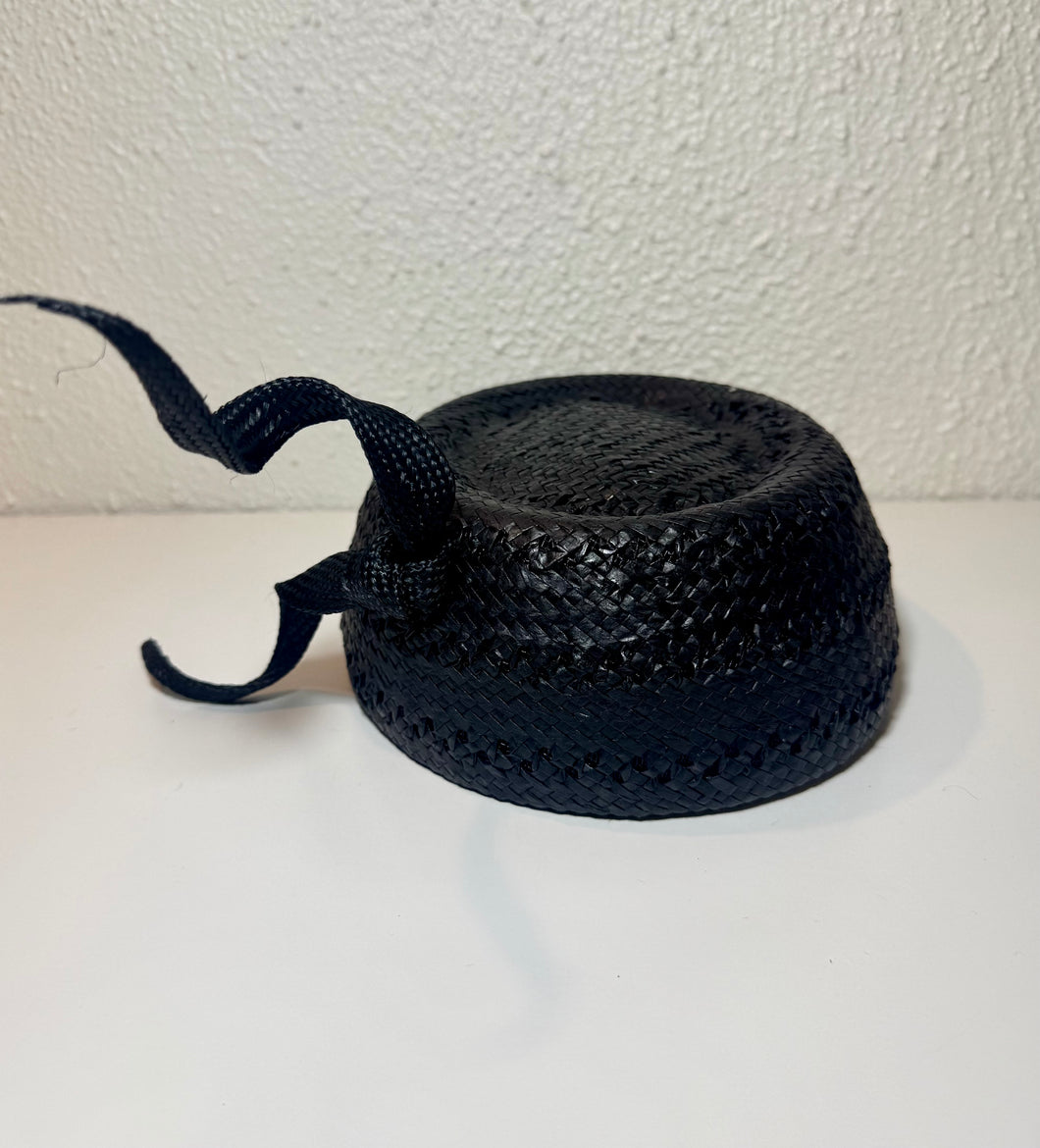 Lace pillbox and flick detail