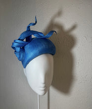 Rolled cornflower beret