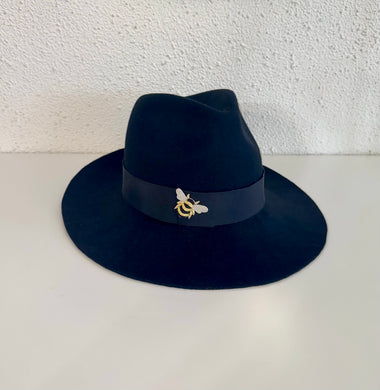 Soft back fur felt fedora and bee