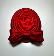 Rouge rose and bow pillbox