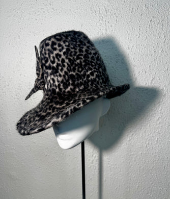 Garbo fedora in grey snow leopard print