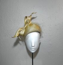 Lemonade beret with veil