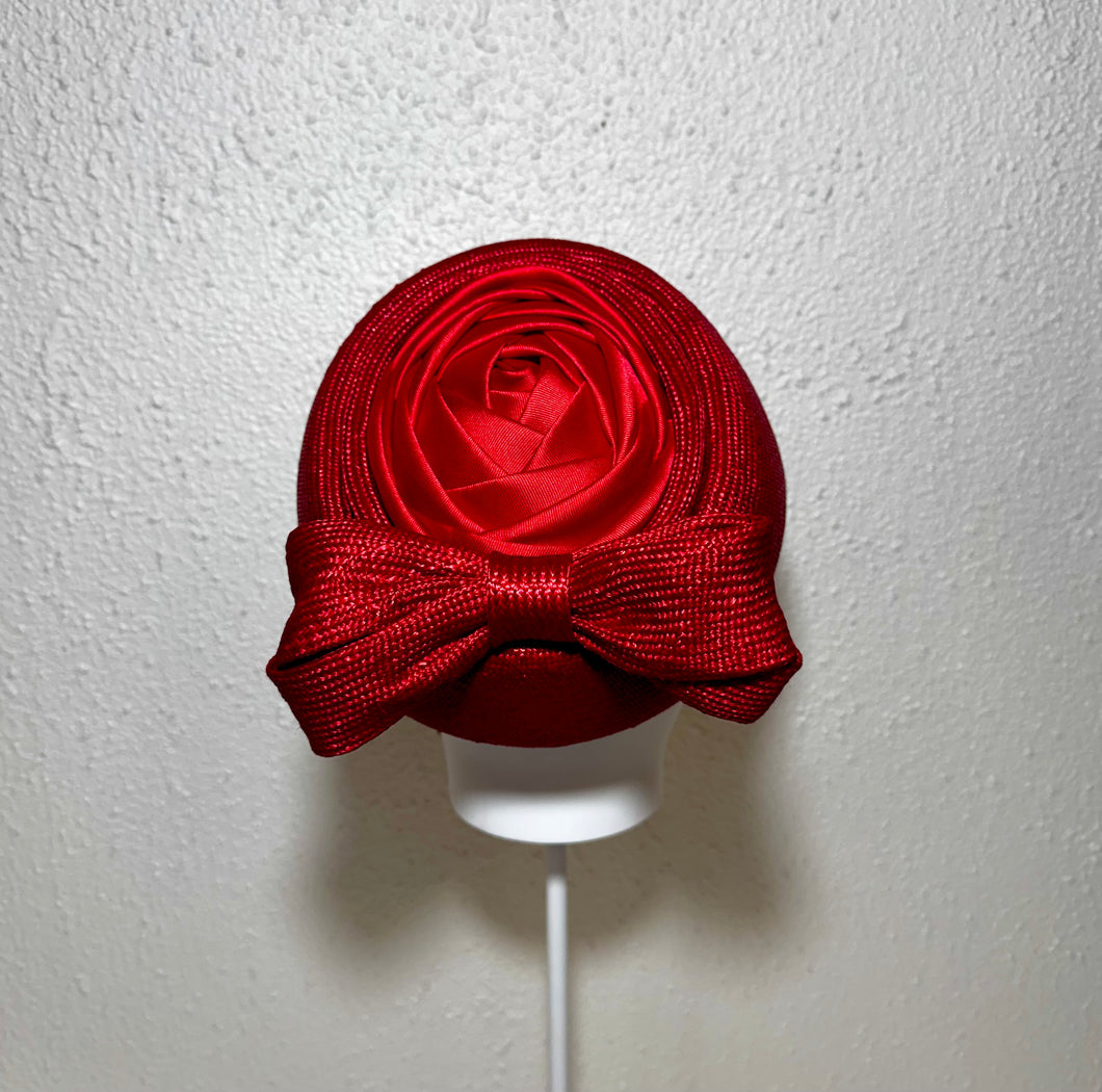 Rouge rose and bow pillbox