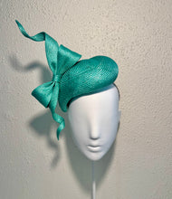 Turquoise small groove beret with side bow