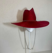 Clever chain fedora