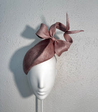 Complexion kissing bows