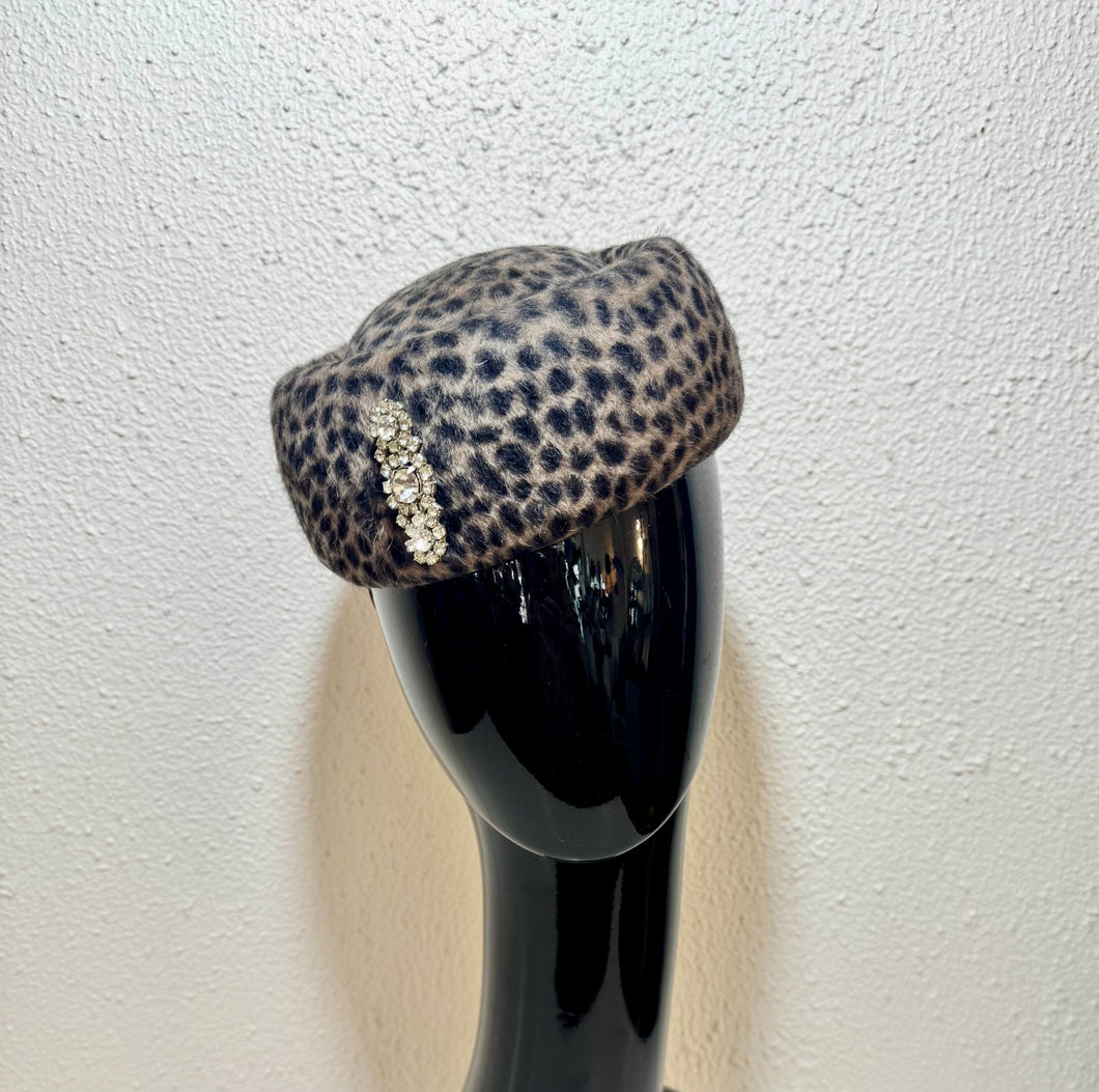 Pillbox - snow leopard with antique brooch