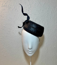 Lace pillbox and flick detail