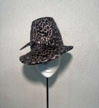 Garbo fedora in grey snow leopard print