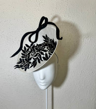 Derby lace saucer