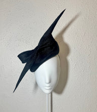 Sharp bow beret