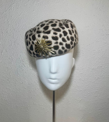 Snow leopard pillbox