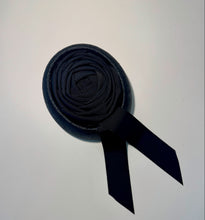 Grosgrain rose pillbox in black