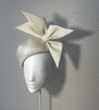 Ivory wrap bow beret