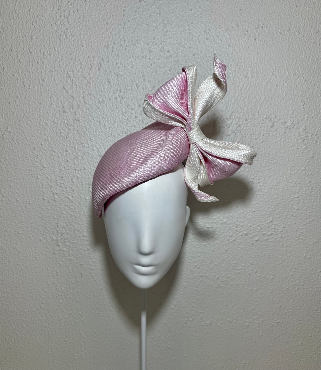 Pink and ivory rolled bow beret