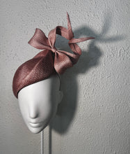 Complexion kissing bows