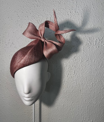 Complexion kissing bows