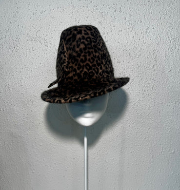 Garbo in snow leopard brown tone