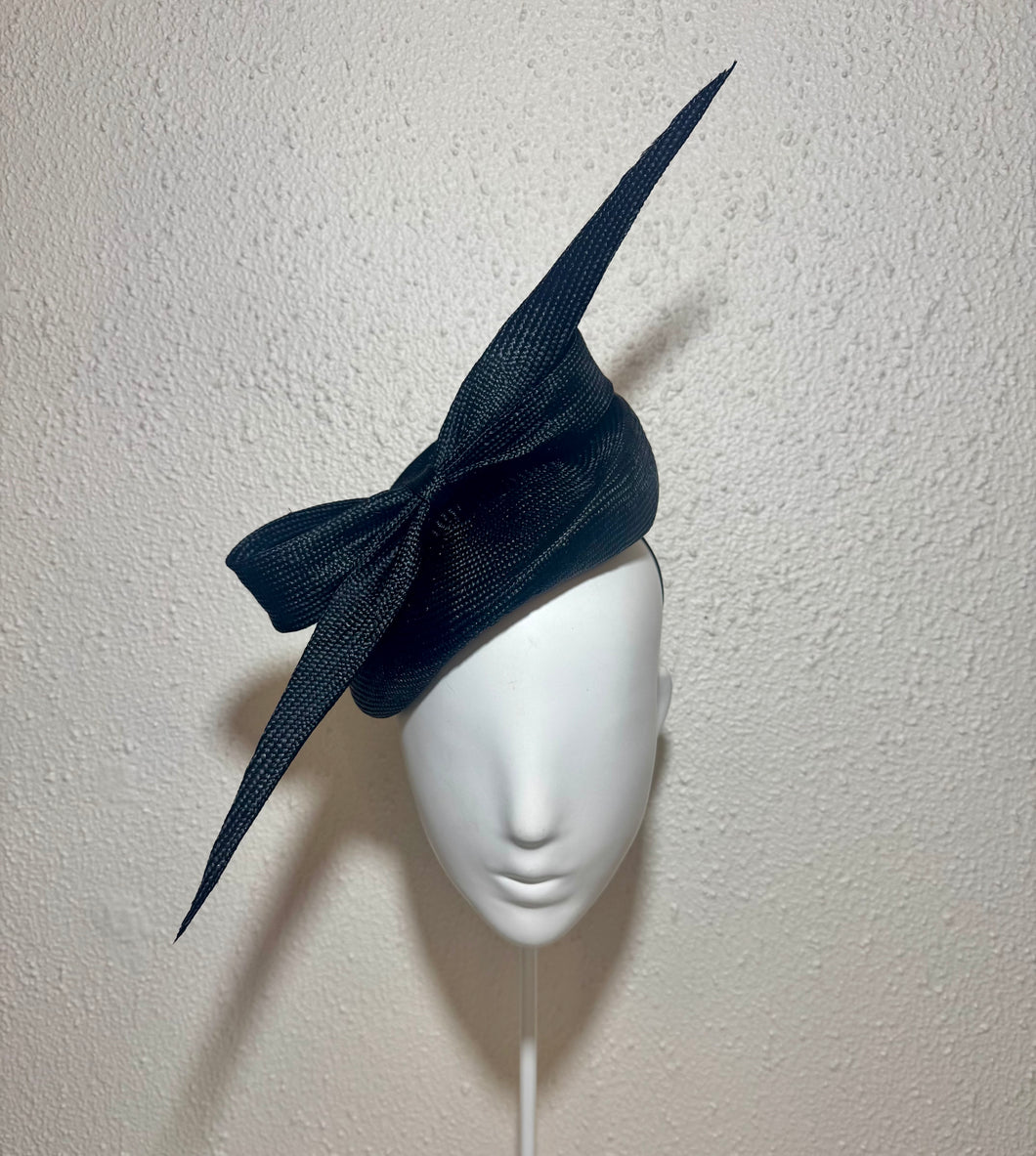 Sharp bow beret