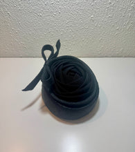 Black pork pie rose