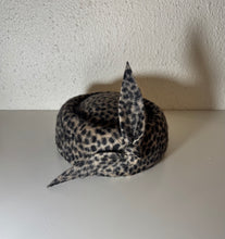 Pillbox - snow leopard with knot detail