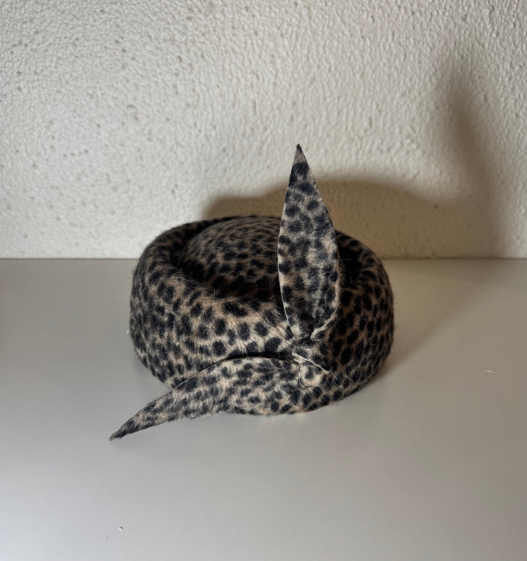 Pillbox - snow leopard with knot detail