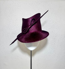Sharp fedora with sharp bow
