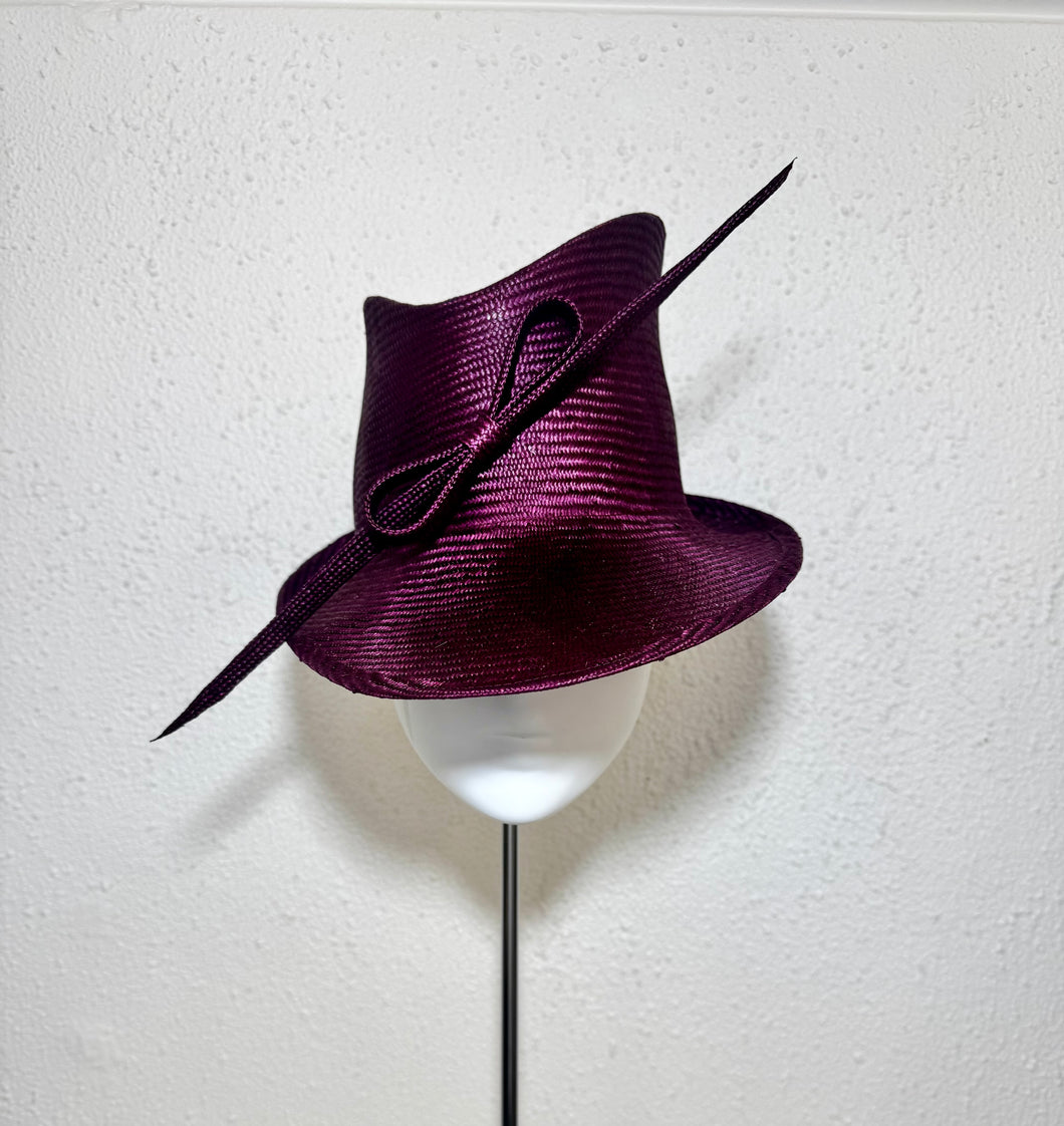 Sharp fedora with sharp bow