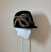 Snake cap