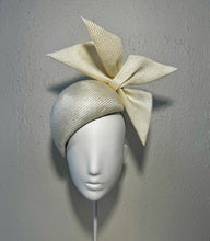 Ivory wrap bow beret