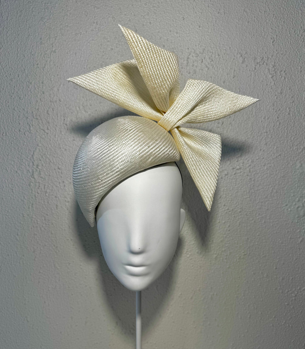 Ivory wrap bow beret