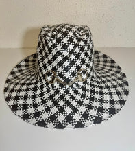 Fedora B&W check