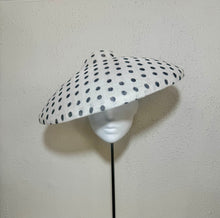 Dimple brim in fine polka dot