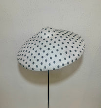 Dimple brim in fine polka dot
